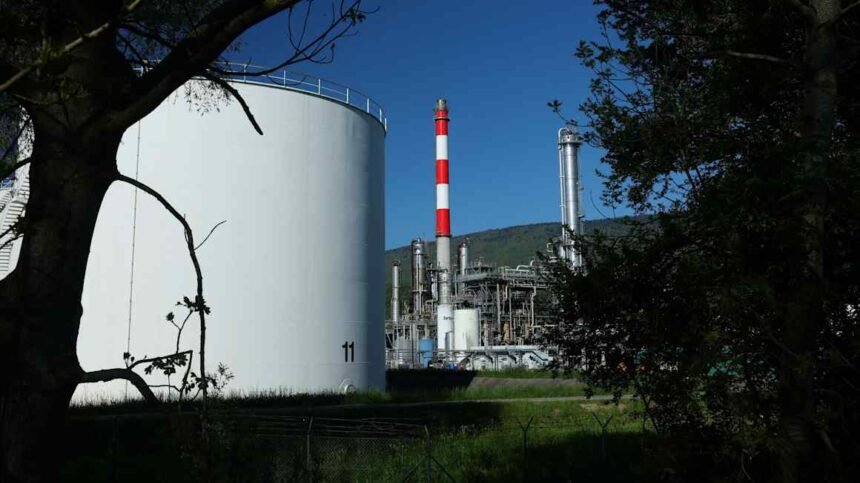 Western oil refinery closures set to continue despite war shock