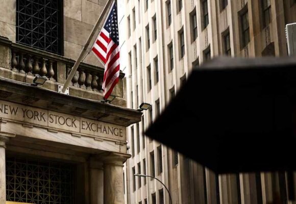 Investors look to shelter portfolios from rising AI concentration risks