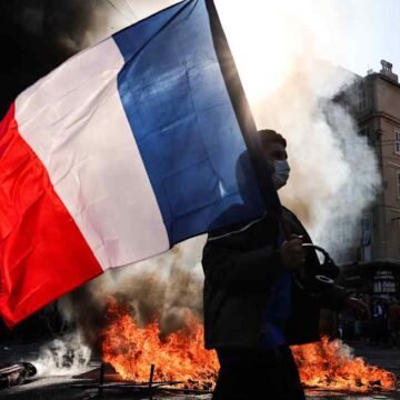 French bond sell-off intensifies after violent protests