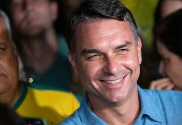 Flávio Bolsonaro takes commanding lead in Brazil election